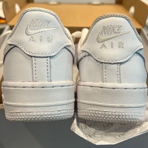 Air Force 1 LE size 4Y